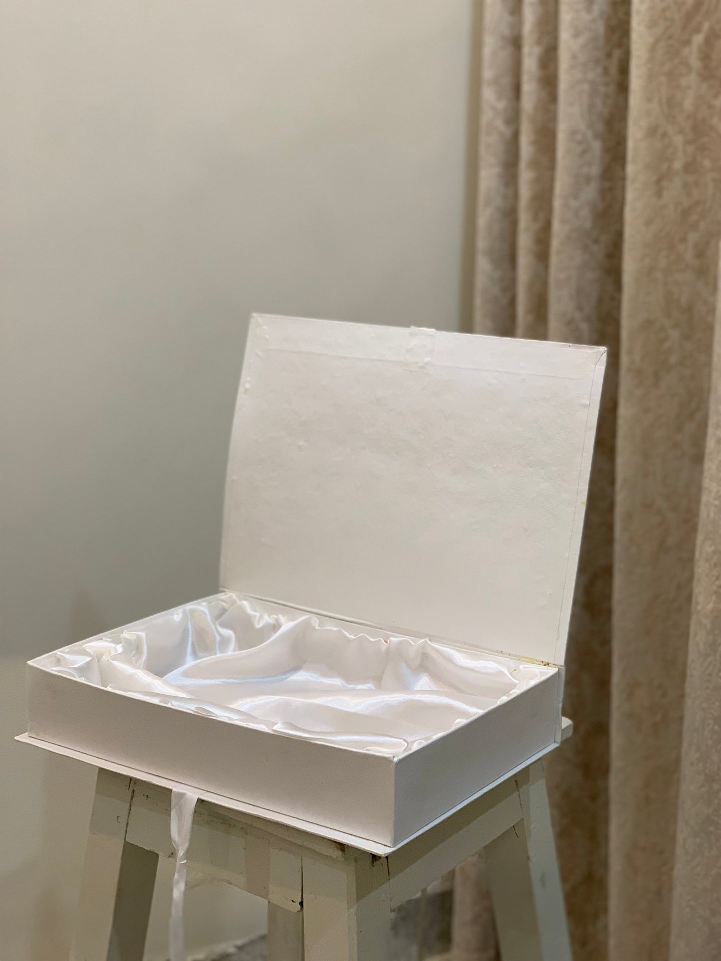 Premium White Ribbn Box