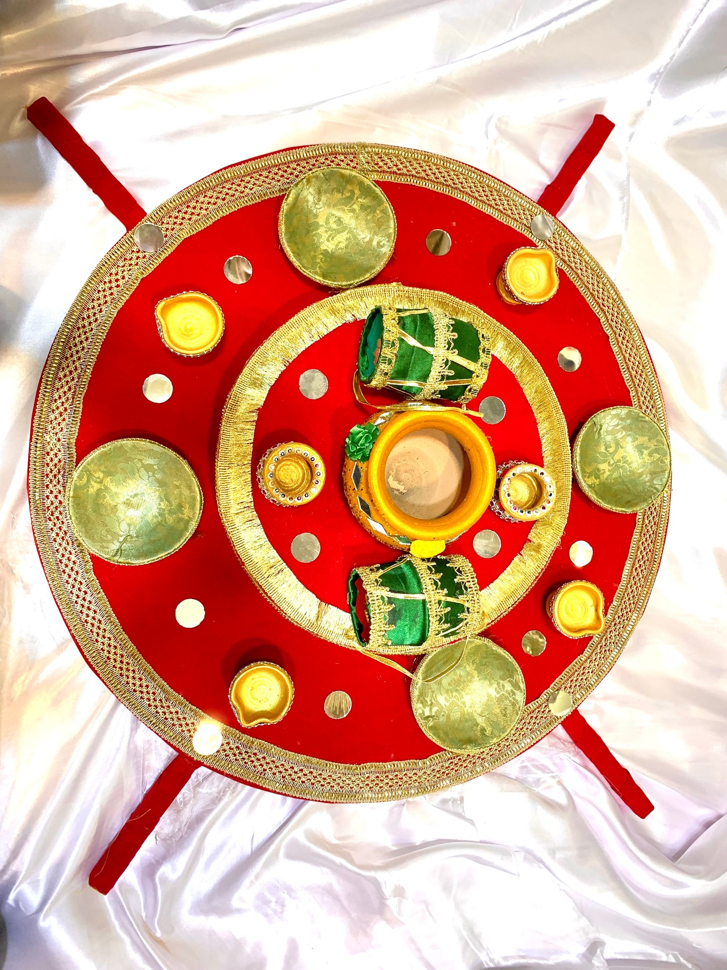 Mehndi thaal with sticks Red