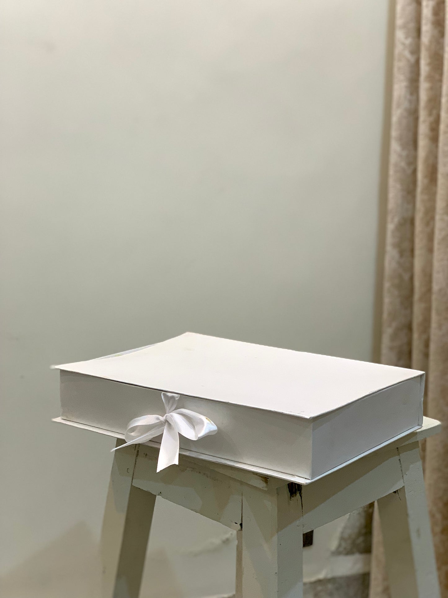 Premium White Ribbn Box