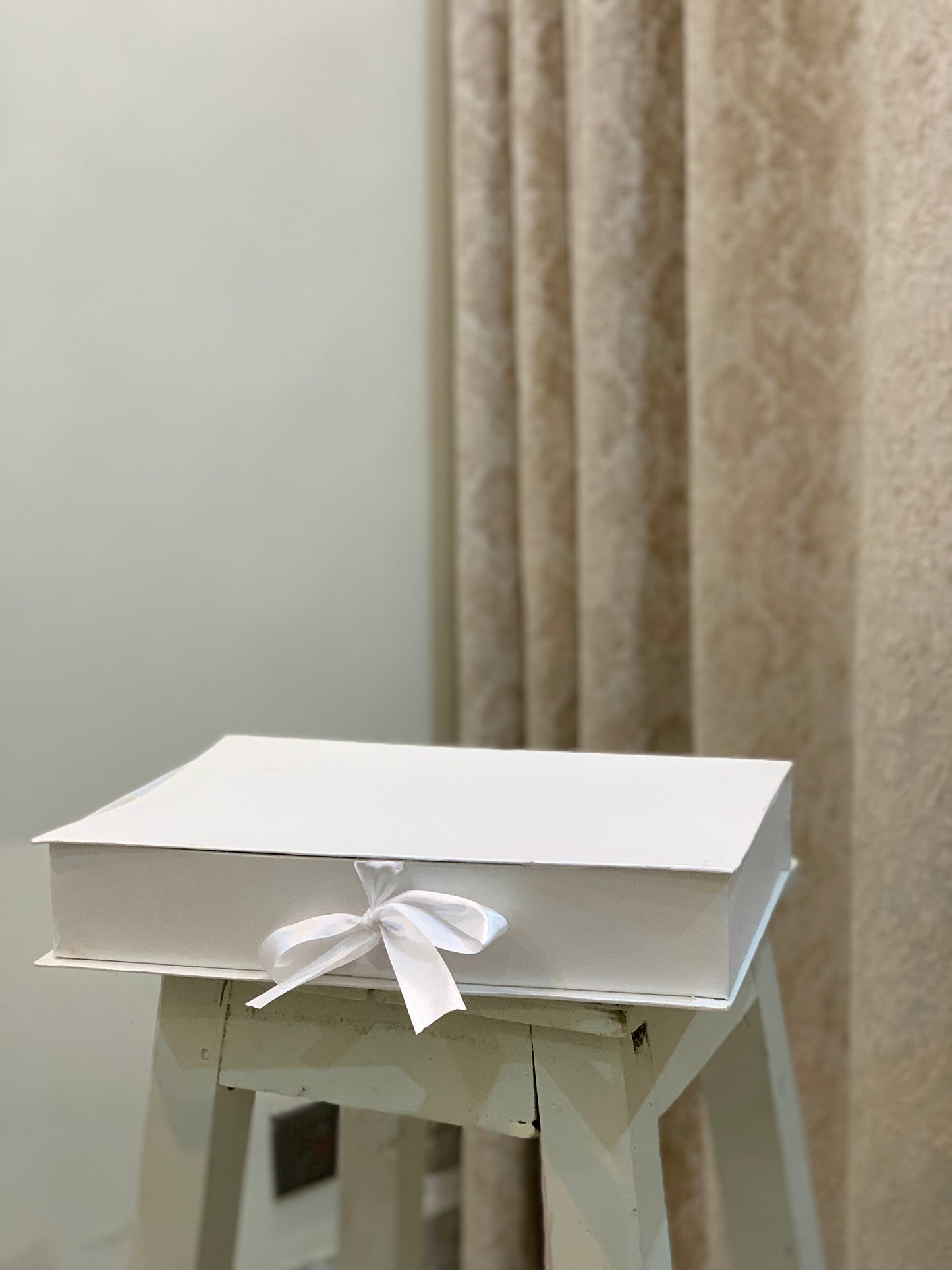 Premium White Ribbn Box