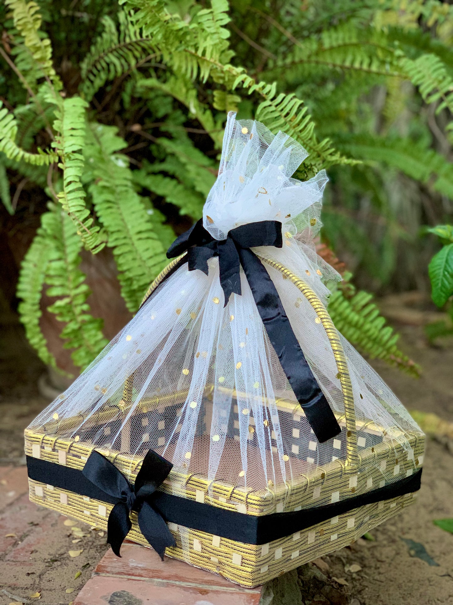 Black Gift Basket – Elegant