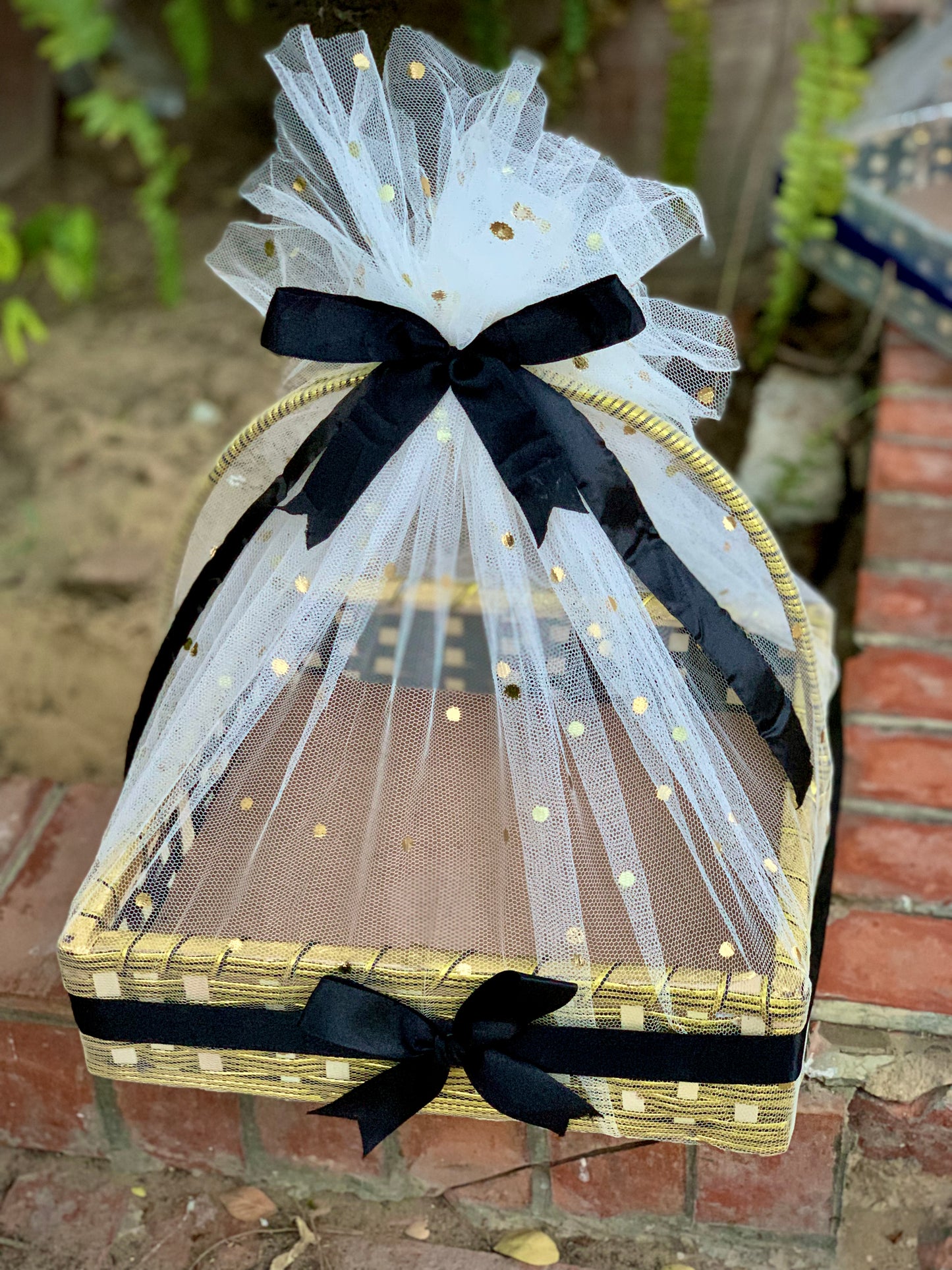 Black Gift Basket – Elegant